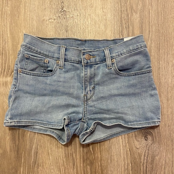Levi’s jean shorts - Picture 4 of 5